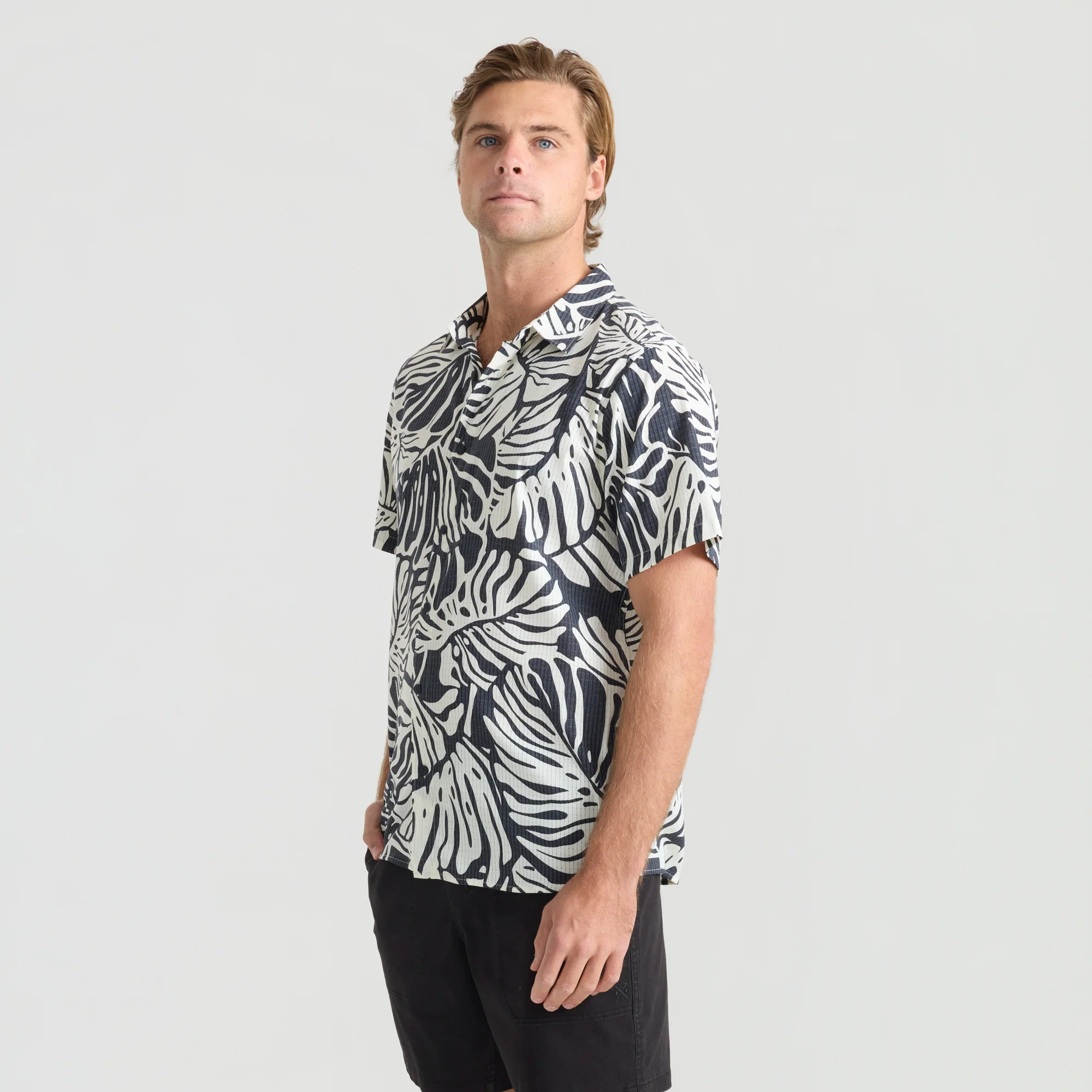 Bless Up Breathable Stretch Shirt - Black Monstera - Image 6
